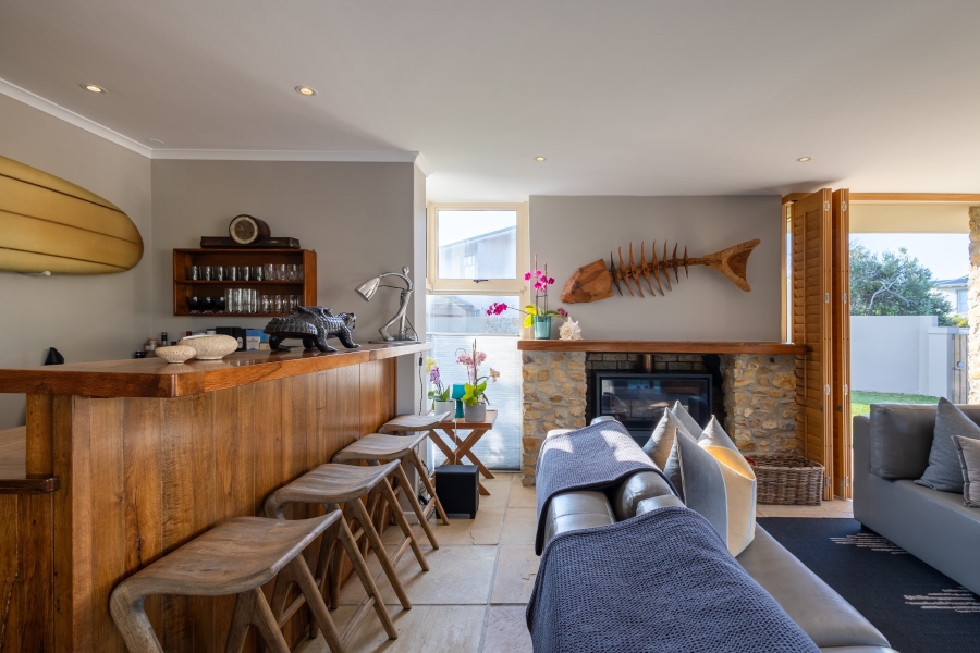 4 Bedroom Property for Sale in Whale Rock Beach Western Cape